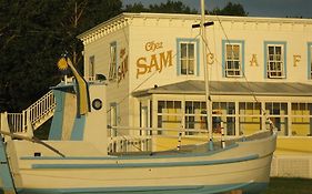Auberge Du Cafe Chez Sam
